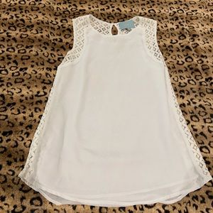 Skies are blue white lace inset sleeveless top sm